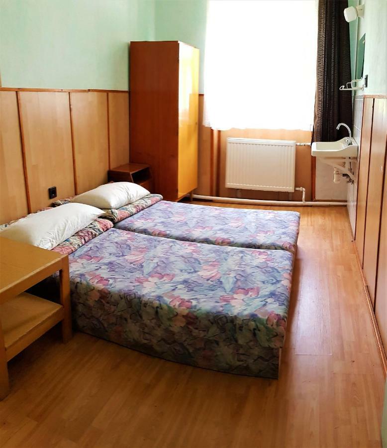 Hostel Muskatli Vendeghaz Parád Exterior foto